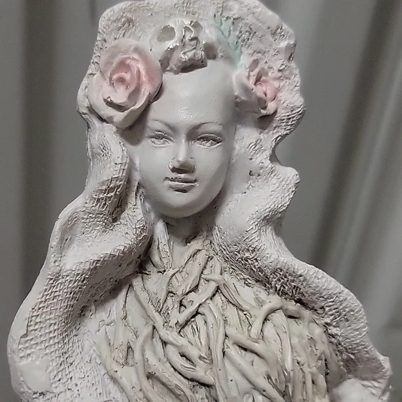 Ashland White and Pink Floral Sculpture. Goth,halloween,holiday, Home Decor - Picture 12 of 12